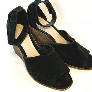Vince Camuto black suede wooden wedge strappy sandals size 7.5